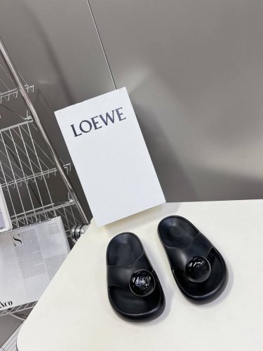 罗意威 Loewe 春夏新款 Ease 泡泡夹脚 沙滩鞋 凉拖鞋 原版购入开发做货 羊皮材质 舒适度极高，非常具有辨识度，美貌与实用并存舒适而不单调的拖鞋 鞋面