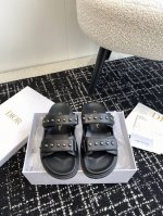 380 代购级Dior 迪奥夏季爆款魔术贴一字带铆钉平底凉拖鞋 Go原版复刻 高端定制 超耐看超百搭款 上脚非常舒适 超好穿 比香奶奶款还香 鞋面：原版开模布料