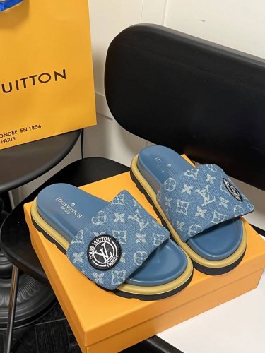 橙子出厂价p Louis Vuitton 路易威登 Lv新配色 休闲魔术贴拖鞋 平底凉拖 情侣款 pool pillow Comfort 必入系列！魔术贴高级慵