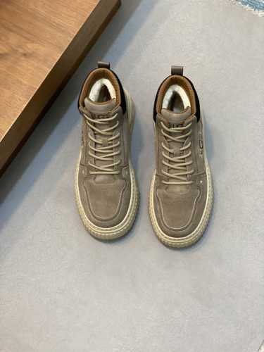 UGG P: Size：39-44 UGG系带厚底运动男鞋. 时尚感十足 休闲百搭 磨砂鞋面高级又不显老气 鞋面防水防油污时尚好打理 内里羊皮毛一体 舒适保暖