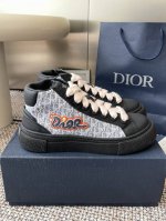 Dior 迪奥B33系列 25ss最新蛇年限定 休闲运动鞋 滑板鞋 情侣款25ss春季新品 重新诠释经典的网球鞋 时尚的廓形突显厚实感 采用海军蓝色和白色提花面