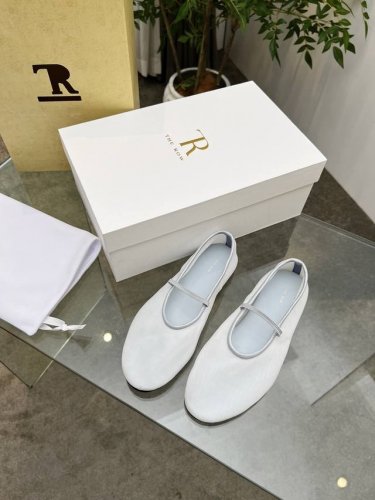 高品质出品 The Row2025新款小众法式网纱女鞋，超级透气的一双平底鞋，这双简直就是年度梦中情鞋 年度必入高级感从里到外散发了 一定要入 面料：网纱 垫脚
