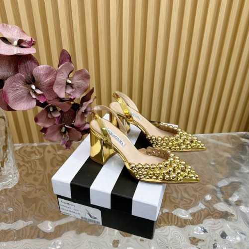 菠萝牌Aquazzura2024新款凉鞋 代购品质！！！这双尖头粗高跟手工订珠装饰走秀凉鞋，简直是艺术品般的存在！尖头的造型，勾勒出迷人的线条，尽显女性魅力。粗