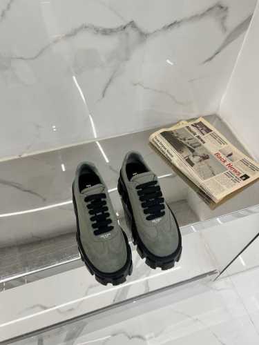 高版本 ‘’ Prad 2025 ss 时髦厚底乐福鞋新款厚底乐福鞋、品质依旧、区别市面抢出版本、自购原版独立开发、鞋面采用订制牛反绒、意大利混种小羊皮垫脚、原