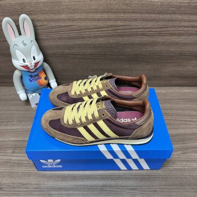 顶级版本Adidas Originals Sl 72 低帮休闲运动情侣鞋棕米。 编号:Ie3425 包装:全套得物配件加得物盒包装！ 码数:36-45码 正码