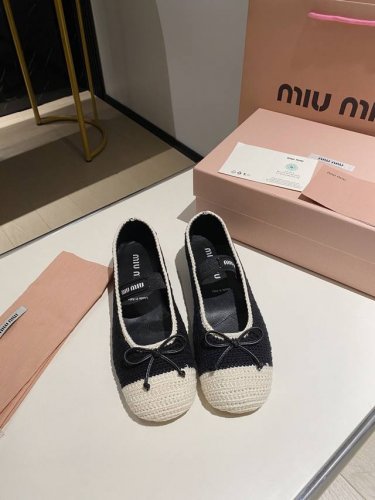 出厂价P P350顶级品质 Miu Miu芭蕾舞平底单鞋 春夏 全新超美芭蕾鞋原版一比一开发 时尚淑女气质脚背弹力象劲上脚非常方便 鞋面:进口手工编织毛线 垫脚