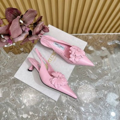 高版本jimmy Choo 花朵 玛丽珍鞋单鞋 凉鞋 单鞋 你衣柜里裙子最好的伴侣，相信我就佩服jc家的高跟鞋履设计师把女人的心理把握的很到位，做出来的鞋子绝对