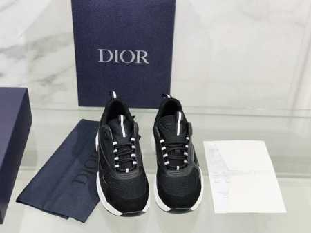 情侣款、Dior 迪奥 官网最新发布1:1刻复鞋身采用透气布羊京皮面拼接，羊皮鞋垫 ，完美造型顶级品质TR发泡大底超轻耐磨， Size：女35-40男39-46 - 点击图像关闭