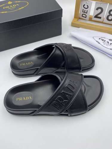 工厂p价 prada 新款凉拖鞋！亮经典设计风格！满满商务能量！100%原材质，全系原版，透气舒适，橡胶组合Eva鞋底！！码数38-46，现货供应，长期有货，欢