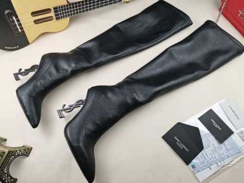 新款 Saint Laurent YSL 圣罗兰logo字母高跟靴秋冬巴黎走秀款 这次设计师注入优美线条让你在任何场所轻松驾驭 上脚舒适，舒适百搭时髦、回头率完