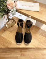 皮面 Chloe 蔻依 顶级代购货，最高版本，渔夫鞋 专柜 早春 新款 Chloe皮面字母渔夫鞋系列， 爆款单鞋，上脚很美。 购入正品原版Build。 正品级顶