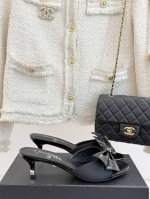 厂价 chane* 小香25C春夏新品蝴蝶结 高跟拖鞋 真的强烈推荐这一系列真的太美了 蝴蝶结设计上脚精致优雅 香家设计理念 总让我出乎意料的惊讶 鞋面采用原版