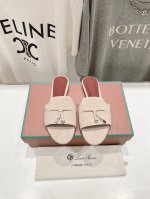高版本出厂 Loro Piana* Lp 诺悠翩雅2025Ss春夏新款拖鞋 市场顶级品质 极简高级大方～高级而舒适的气息～ 夏天当然就得美美哒～ 上脚柔软舒适度