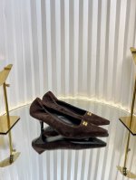 Miu Mi* 缪缪 25Ss春夏新款 尖头高跟鞋 走秀网红爆款上脚非常完美 穿搭配 此鞋 优雅大方 时尚 高跟很好的拉伸腿部线条 让爱美的小姐姐们都能轻松驾驭