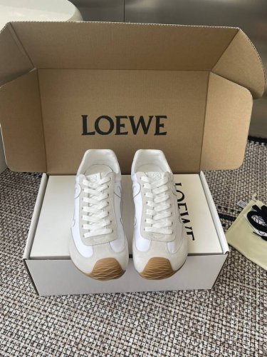 Loewe 罗意威 25Ss最新走秀款 Ballet Runner 2.0情侣款 芭蕾 休闲 运动鞋 德训鞋 尼龙和牛皮革运动鞋 不对称鞋头设计、袜状内部结构