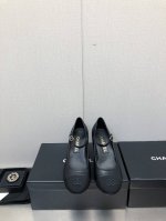 小香 玛丽珍单鞋系列可甜可盐 春夏新品小香玛丽珍单鞋系列上新 时尚圈的绝绝子 搭配将演绎着细致 极简 永不褪去的经典元素 展现与众不同的穿搭风格美到无话可说 夏
