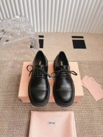 380Miu Miu 25春夏走秀款 系带乐福鞋 升级啦！太棒了！Miu做旧这块还是得我们！全网对版 最快 最新的来啦！今年秋冬火爆了的！ 接下来就是妥妥断货节