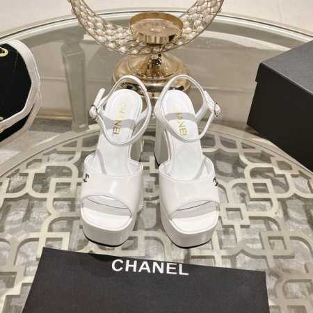 Chane* ｜小香24春夏新品 绝美粗跟凉鞋，又是被种草的凉鞋系列，粗跟真的绝，逛街 晚会必备，温润圆头款式搭配10Cm高跟，点缀品牌标志性粗跟，最终的设计既 - 点击图像关闭