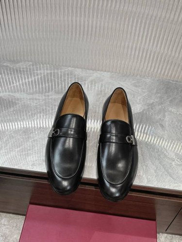 菲拉格慕Ferragamo 热卖款男士精品乐福鞋！精选进口牛皮革将工致元素与摩登魅力融合，韧性强耐折不易变形，经久耐穿！进口水染牛皮内里，进口真皮大底，顶级品质
