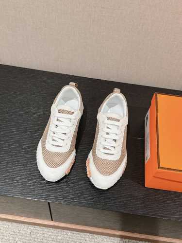 顶级品质 Herme S Ss24 New Arrival～ 专柜大热情侣款，H家配货首选鞋履！ 这双 Bouncing Sneaker 是爱马仕经典款 每一季