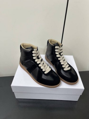 男款 Maison Margiela tibi mm6经典德训鞋高帮版无敌好看，唯一对版 细品多双正品代购回来1比1出模开发！鞋面:牛皮麂皮内里:进口小羊皮鞋底