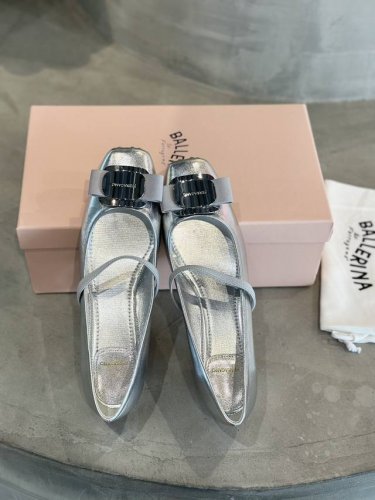 工厂p价 Ferraga*O 25Ss菲拉*慕 新款蝴蝶结粗跟芭蕾舞鞋 经典的玛丽珍鞋型 优雅的4Cm酒杯小粗跟 既保留了芭蕾鞋的灵动轻盈 又多了几分成熟韵味