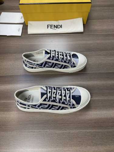 Fen** 芬家* -高端品质 原单情侣装 -鞋面：品牌图腾布匹、品牌织带包边工艺 -内里：水染牛皮，垫脚；高韧性帆布 -大底：原版 Tpr.橡胶；双色成型大底