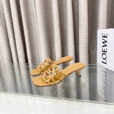 2025 最新罗意威Loewe Ss夏季限定镂空拖鞋 上脚真的太美了 强烈推荐 超级懒人拖 明星博主同款 面料 进口羊皮 里料:进口羊皮 大底:真皮注塑透染底