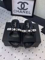Chanel新款早春拖鞋 高版本出货 各大社交平台热门晒图 质感上脚是非常柔软舒服的 原版牛磨砂鞋面 羊皮垫脚 意大利真皮大底 Size：35-39 40 41