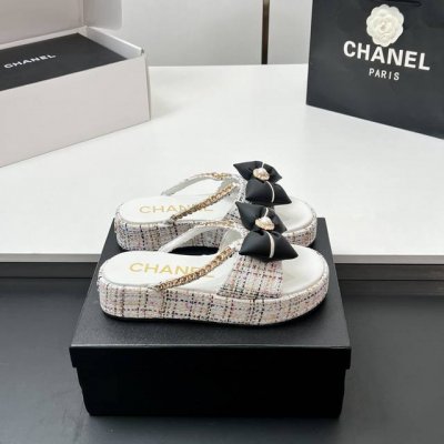 工厂p价 顶级品质 实物拍摄太美啦Chanel2670新款呢子链条厚底拖鞋坡跟防水台凉拖鞋 真的太美啦吧 香奈儿属于夏天的颜色 仙女必备爆款 太喜欢这双鞋了 c