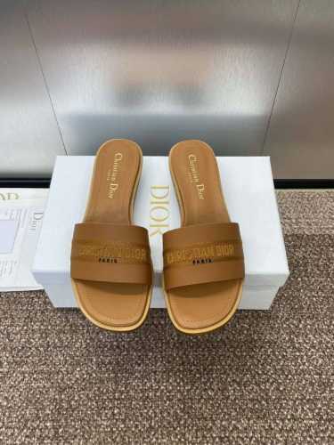 工厂价 迪奥 Dior 2025 春夏新款 DWAY 平底一字拖拼色女鞋 CD字母logo立体刺绣圆柱跟凉鞋 方头粗跟果冻色露趾拖鞋 原版开发市面顶级版本材质: