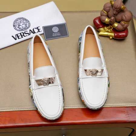 工厂价 VERSACE 范思哲 男士新款豆豆鞋上市 原单品质 官网1:1同步头层牛皮皮内里，完美造型顶级品质，橡胶耐磨大底，，鞋型饱满，立体感十足超级百搭 高档 - 点击图像关闭