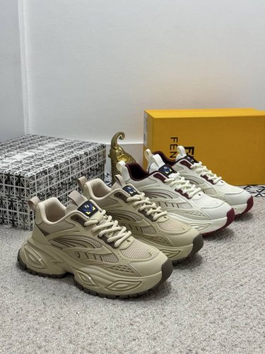 芬迪 全球首发 鞋面特色材质拼接面料网布内里让行走更加便捷舒适 弹力十足独家新款惊世之作 质量相比美的1 1复刻 打造时尚个性衬托你的与众不同 潮男必备经典 实