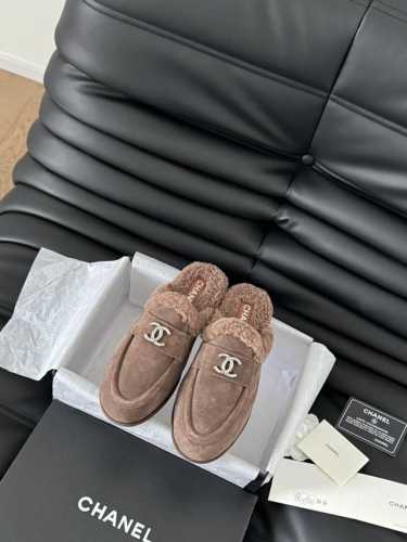 Chanel 24K秋冬新款毛茸茸半拖 泰迪毛毛鞋 很舒服诶 美拉德棕色还是很适合秋冬的～ 鞋面麂皮 内里皮毛一体 真皮大底 Size:35-39 其他码数定做