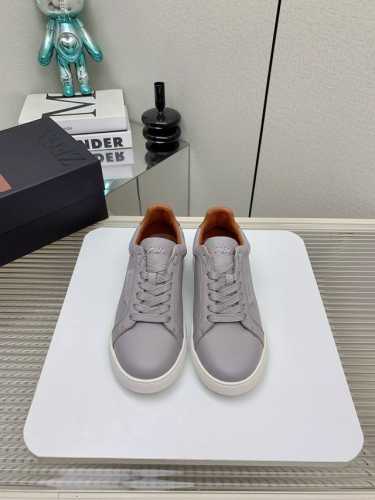 出厂390 高版本 Zegnass新款爆款杰尼亚休闲运动鞋 Triple Stitch 是一款精致的休闲鞋履，饰有标志性三重交叉松紧细节，灵感源于三重手缝线迹造