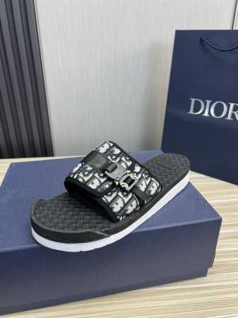 工厂P价 Dior迪奥.男士专柜同步发售凉拖鞋进口品牌印花 精选优质小牛皮，凸显高端贵气，做工考究，鞋底：原厂特供原版底，实体爆款热卖正码38-45 - 点击图像关闭
