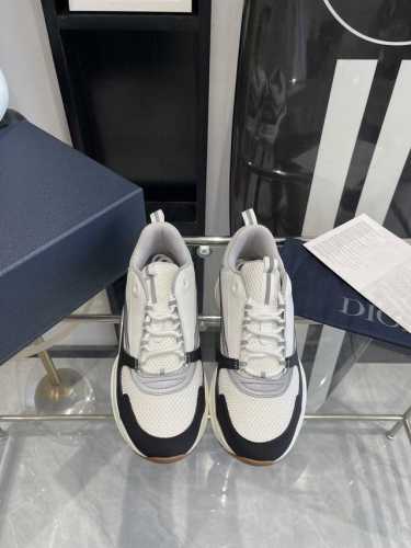 Dior 新款B22 厚底复古老爹鞋 情侣款 明星款 主推爆品 全新发售的迪奥 Dior 新款休闲运动鞋跑鞋老爹鞋 真的酷毙了，未来感十足 真的好飒！再次演绎了