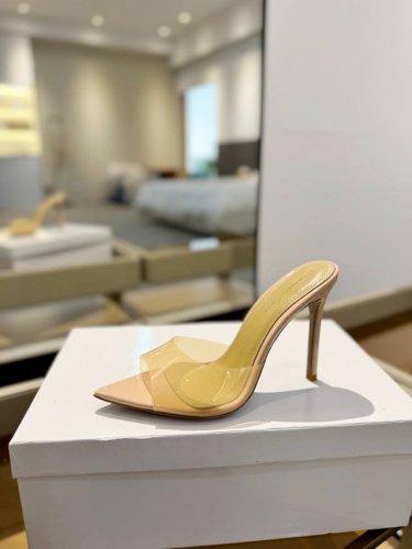 {半拖} 吉安维托 罗西 Gianvito Rossi Eiko Stiletto，轻松移动。这款 Gianvito Rossi 拖鞋采用配有精致的胶片，可抚摸