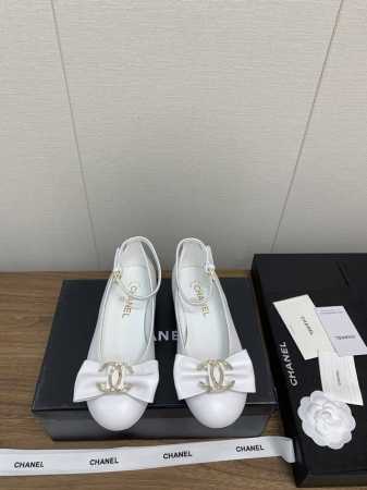Chanel 24k 新款 玛丽珍 单鞋系列 平底芭蕾便鞋 专柜简直疯抢了，各大社交平台热门晒图，这期的走秀款绝对太帅了，绝对是这一季最热门的款式，专柜仙女们真 - 点击图像关闭