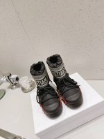 短筒 长筒 Dio.r. D家秋冬最新王炸款 雪地靴 胖墩墩的 好看可爱到爆炸 →_→来自 DiorAlps 限定系列，别具一格。闪亮尼龙 Oblique 印花