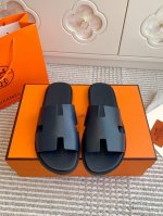 情侣 Hermes 爱马仕H家Izmir系列 经典H 情侣款凉拖鞋 顶级品质 鞋面：进口头层牛皮 手掌纹牛皮 牛皮内里 进口真皮大底 Size：35-45全套包