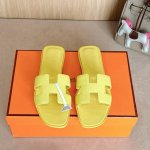 可配飞机盒50出厂价p Hermes 爱马仕H拖鞋Oran凉鞋系列 时尚又百搭 超级舒服 每个细节都做到极致 原版Epson掌纹面料 原版1:1独家私模鞋面 原