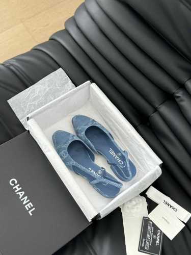 Chanel 经典Slingback后空凉鞋 前几年一直在做这个款 今年我们还是重新购版，再次精细Copy。 发现新版面的鞋面线条和形体舒适度都做了微调！ 这个