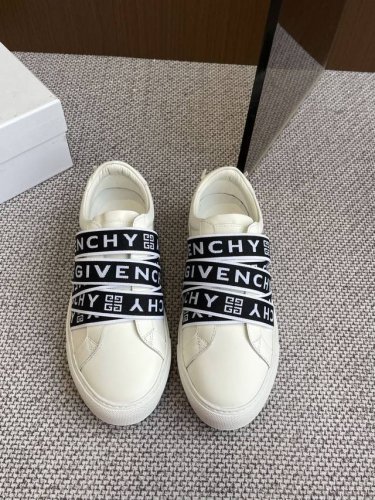 女360男390 情侣款 Givenchy纪梵希2025春夏新款小白鞋 低帮休闲板鞋 头层牛皮面料 原版定制大底透气舒适 上脚效果帅气有型 简约时尚百搭 码数: