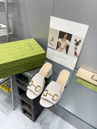 p直销 女鞋 女装 Gucci 早春马衔扣新款粗跟复古鞋 网红爆款凉鞋 超级百搭时尚单品。原版1:1定制。值得一提的是包装，今年G家的包装真的高大上，原版包装献