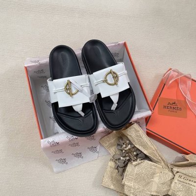 出厂： Hermes 爱马仕2025顶级专柜 早春新款 官网上新 爱马仕种草新品 25S- 太阳扣夹脚拖人字拖 人字拖 爱马仕 Hermes 初夏多巴胺穿搭 时