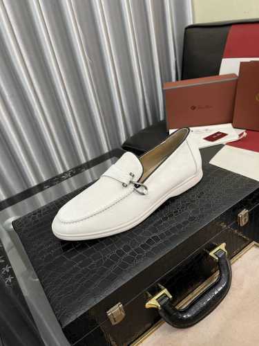 出厂价： Loro Piana LP 情侣款休闲运动鞋。简约时尚，鞋面采用牛反绒拼皮。羊皮垫脚。定制橡胶底。码数：女35-42 35、41、42、43定制不退换