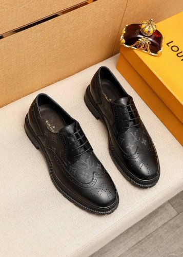 商品商标：Louis Vuitton 路易威登 商务皮鞋 正码码数: 39-44 38.45.46订制 商品材料：精选 进口头层老花牛皮鞋面，进口头层牛皮内里。