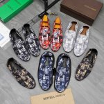 商品商标：Bv 宝缇嘉 休闲套脚男鞋 正码码数: 39-45 商品材料：精选 潮款透气织布鞋面 羊皮内里 原版大底