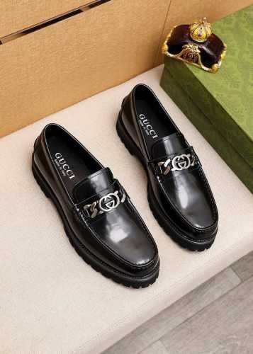 商品商标：Gucci 古驰 休闲皮鞋 正码码数: 39-44 38.45订制 商品材料：精选 进口头层开边珠牛皮鞋面+奢华五金扣，进口水染牛皮内里。强烈立体视觉
